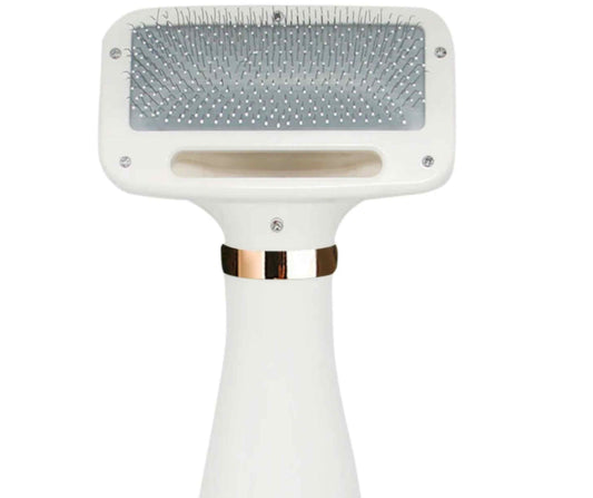 Fellbürste mit integriertem Luftstrom