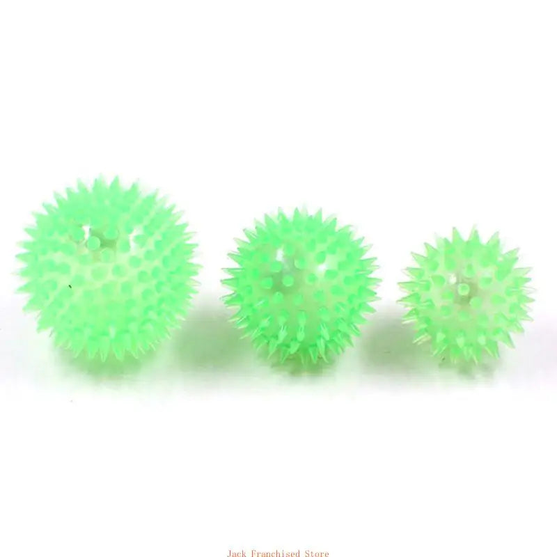Stachelige Hundebälle in Grün