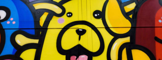 Buntes Hundegraffiti als Symbolbild zum Thema Fellfärben beim Hund