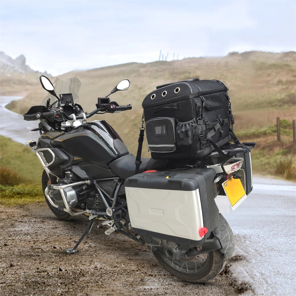 Motorrad-Transporttasche für Hunde auf Tourenmotorrad
