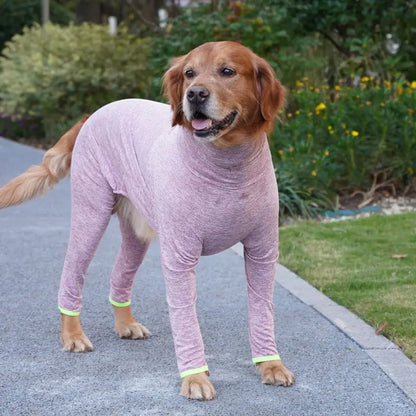Hund in rosa Genesungsanzug
Hund sitzt entspannt im rosa OP-Anzug – schützt Wunden, verhindert Lecken und hält warm.