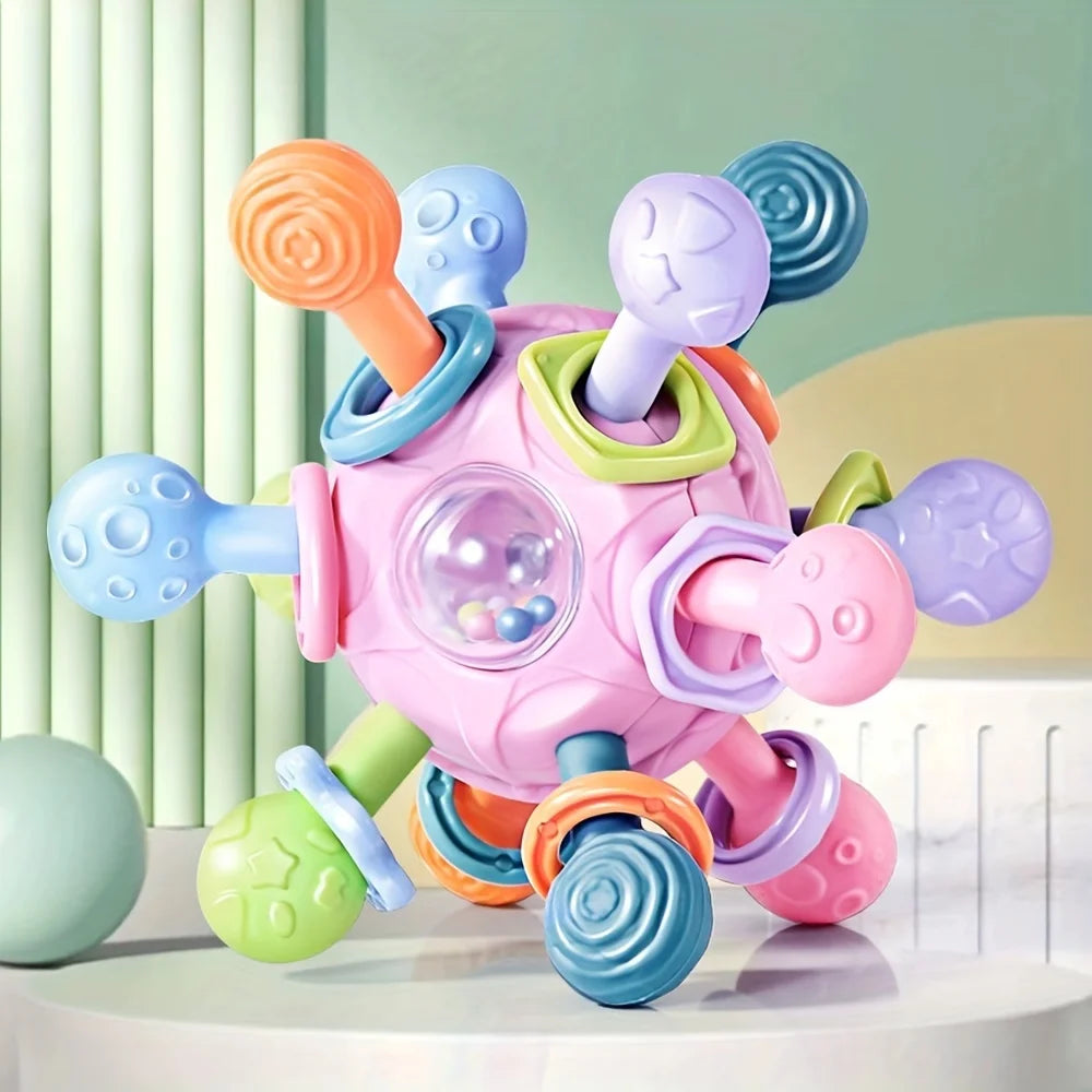 Pastellfarbenes Hundespielzeug mit mehreren drehbaren Elementen auf hellem Untergrund in modernem Raum.