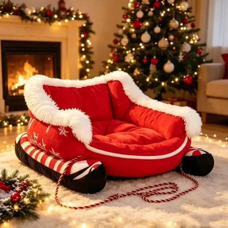 Rotes Hundebett im Weihnachts-Schlitten-Design mit gepolsterter Liegefläche, weißem Plüschrand und dekorativen Kufen