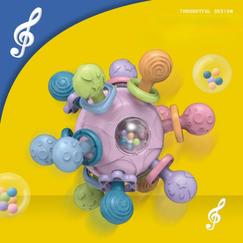 Interaktives Hundespielzeug in Pastellfarben, von oben fotografiert vor gelbem Hintergrund.