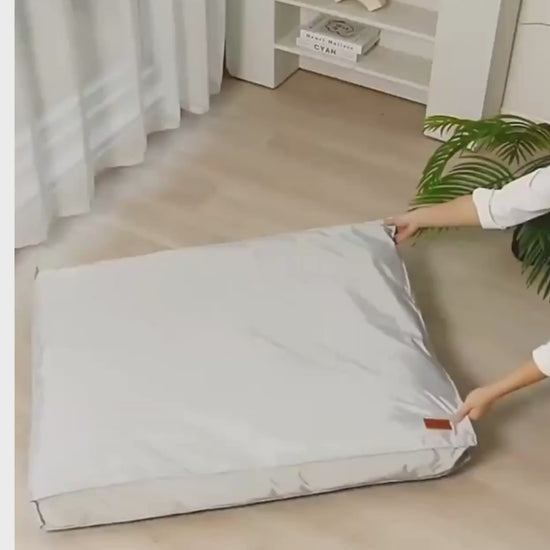 Film über ein wasserdichtes Hundebett